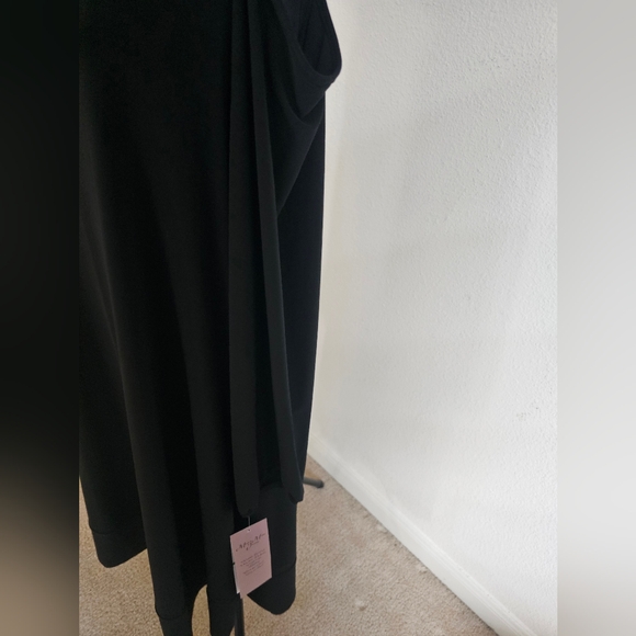 Open shoulder dress - Picture 3 of 3